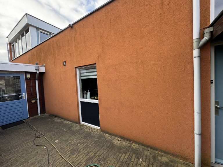 Gevelreiniging in Apeldoorn door Dakdekker Specialist Apeldoorn