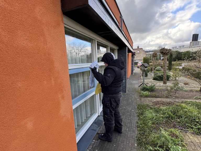 Gevelreiniging in Apeldoorn door Dakdekker Specialist Apeldoorn