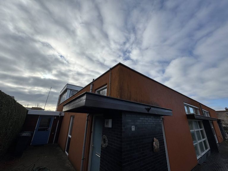 Gevelreiniging in Apeldoorn door Dakdekker Specialist Apeldoorn